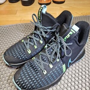 Nike LeBron 18 Low "Lakers" trainers in black and blue Size 9